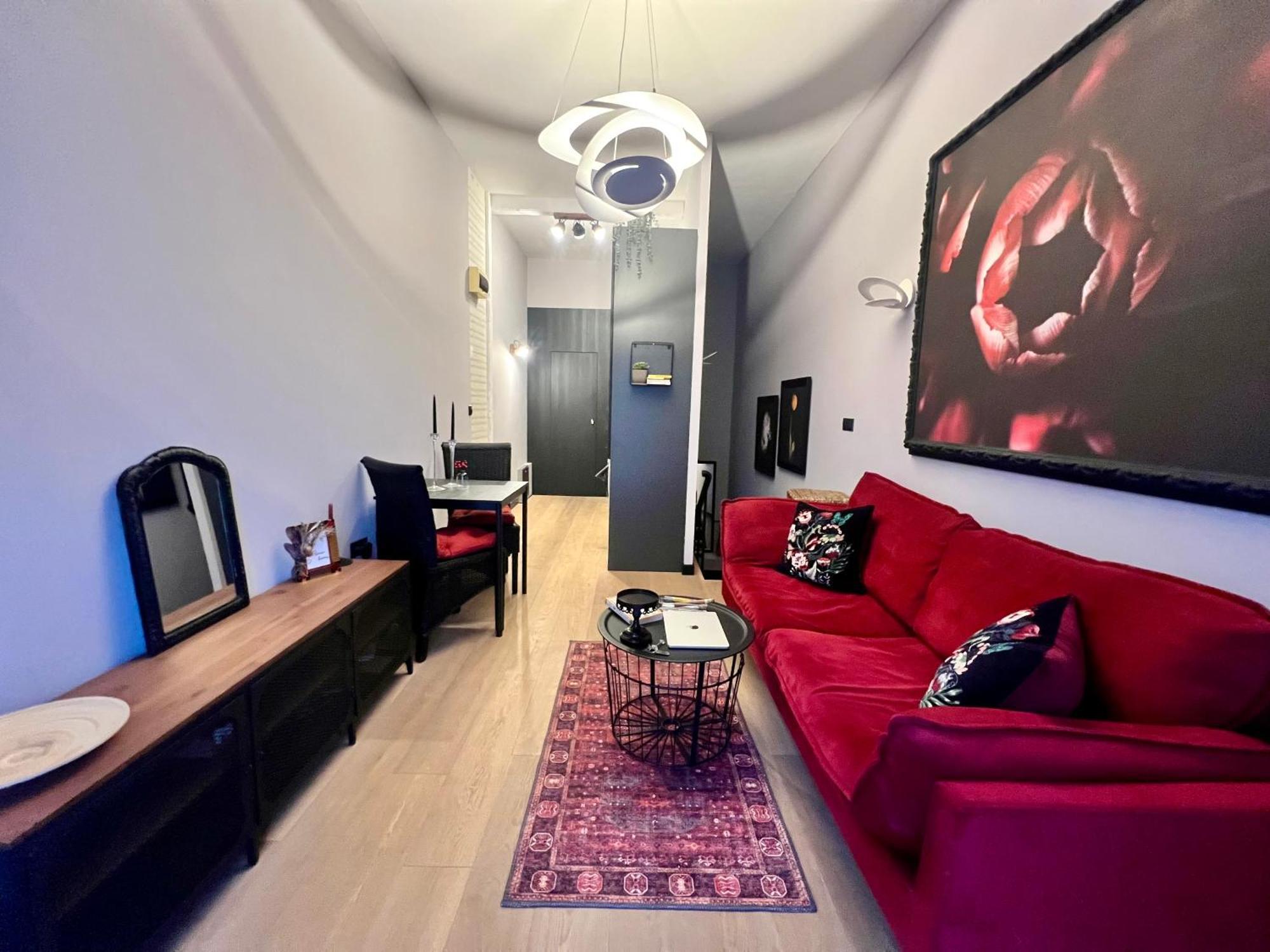 Apartment Flower House 9