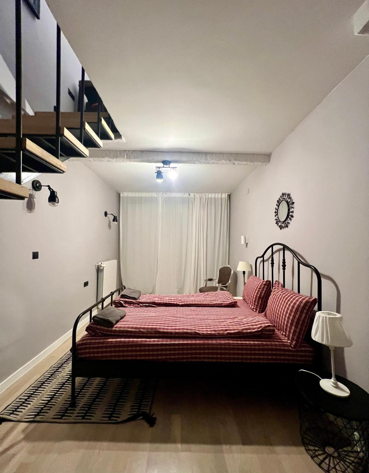 Apartment Flower House 9
