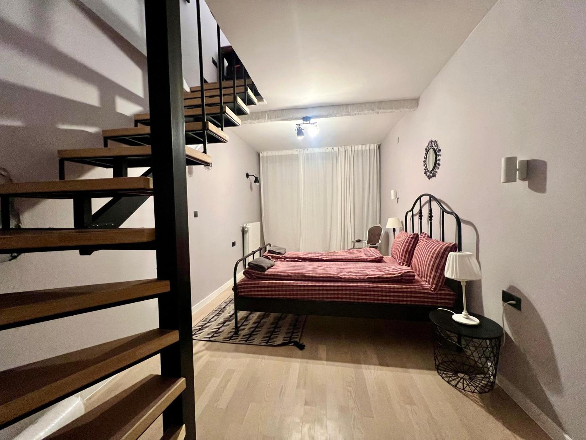 Apartment Flower House 9 *